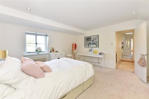 Flat 6, 2 Gloucester Gate, London, NW1 4HG