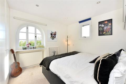 Flat 6, 2 Gloucester Gate, London, NW1 4HG