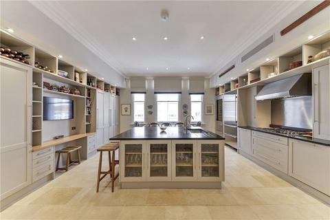 3 bedroom apartment for sale, Ennismore Gardens, Knightsbridge, SW7