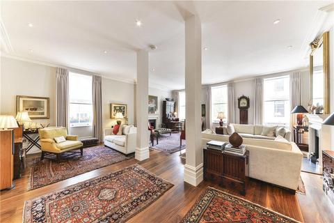 3 bedroom apartment for sale, Ennismore Gardens, Knightsbridge, SW7