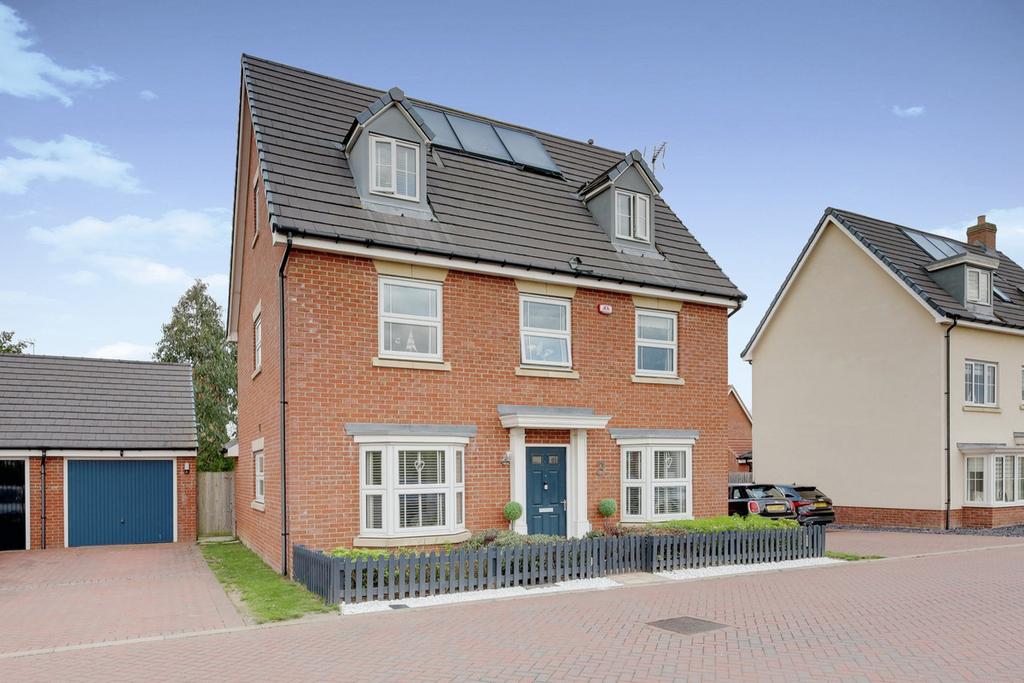 Shetland Crescent, Rochford, SS4 5 bed detached house for sale £600,000