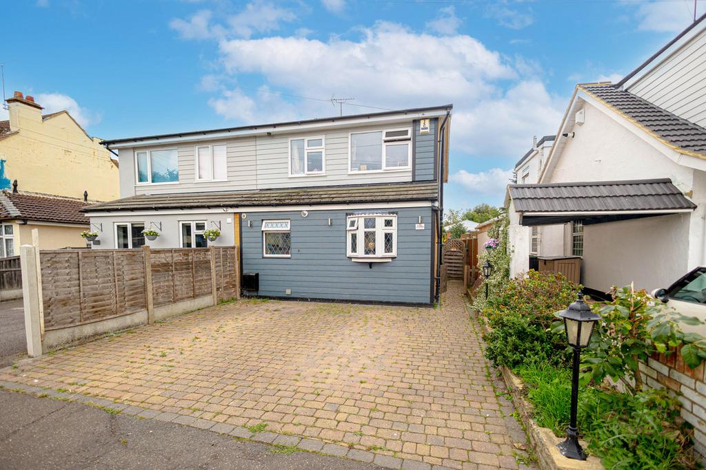 Cumberland Avenue, Southendonsea, SS2 3 bed semidetached house for