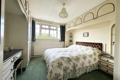 31 Tindall Close, Romford, RM3 0PB