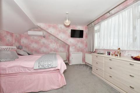 19 Lesley Close, Istead Rise, Gravesend, DA13 9JS
