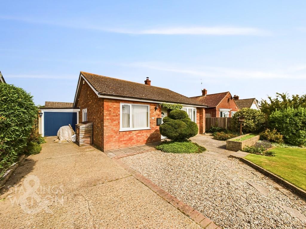 Chapelfield, Freethorpe, Norwich 3 bed detached bungalow for sale £