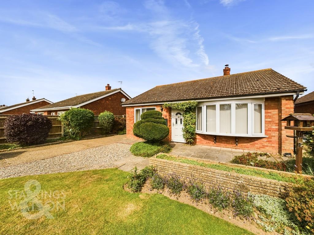 Chapelfield, Freethorpe, Norwich 3 bed detached bungalow for sale - £ ...