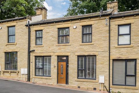 3 bedroom terraced house to rent, Leeds Road, Liversedge