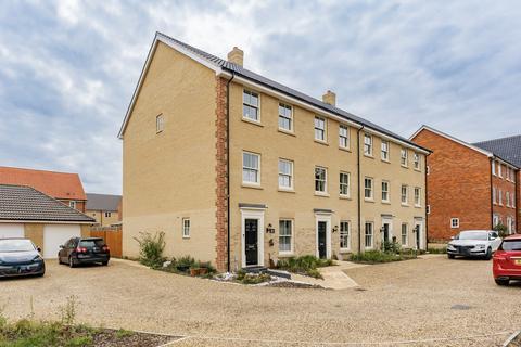 3 bedroom townhouse for sale - Petrel Close, Sprowston
