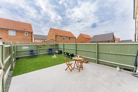 3 bedroom townhouse for sale - Petrel Close, Sprowston
