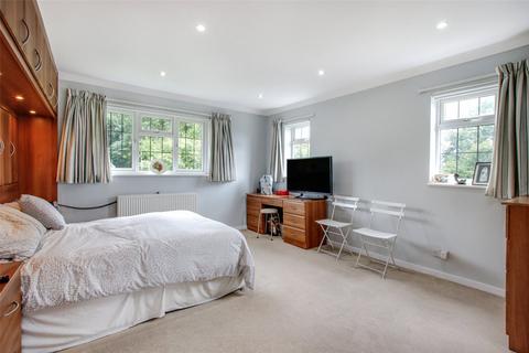 24 Chantry Avenue, Hartley, Longfield, DA3 8DD