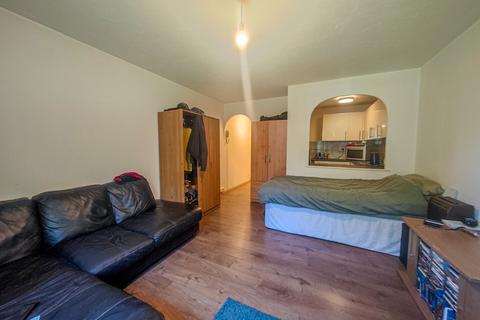17 Chadwick Way, London, SE28 8NP