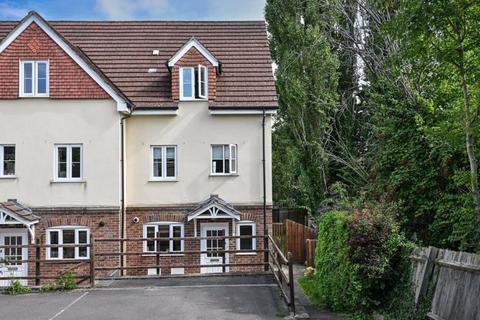 4 bedroom terraced house for sale, London Road, Chippenham