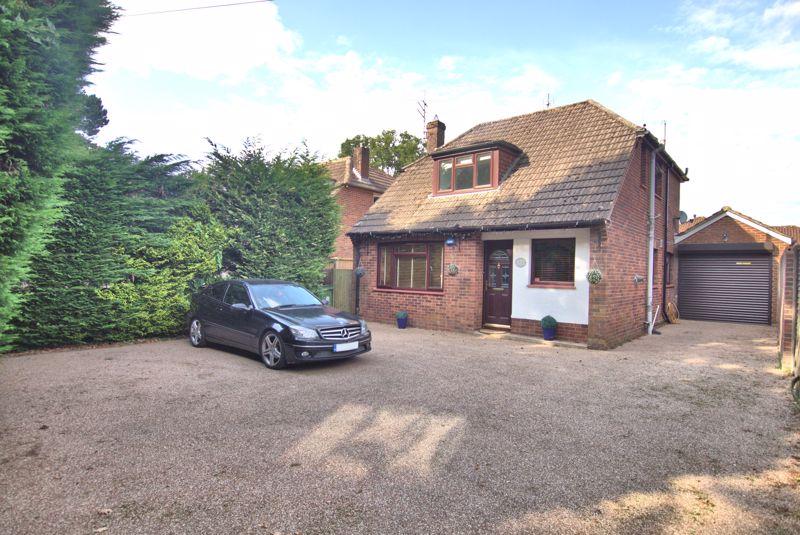 Warsash Road, Titchfield Common PO14 3 bed detached house for sale £