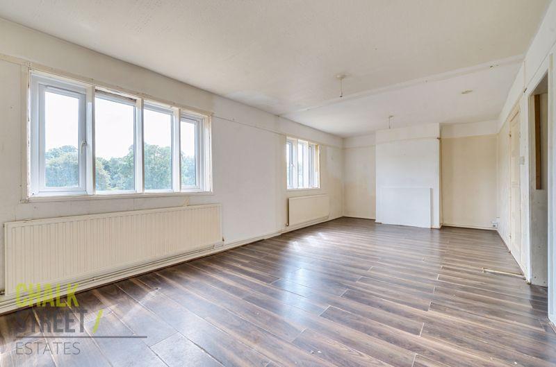 Newmarket Way, Hornchurch, RM12 3 bed semidetached house for sale £