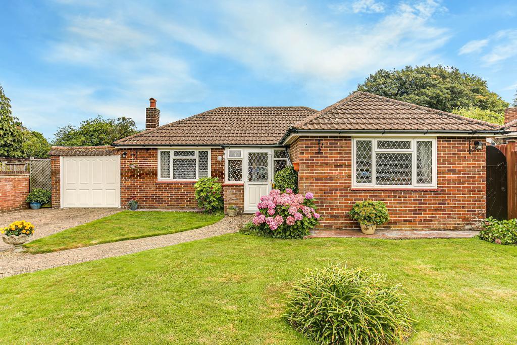 Parsonage Close, Warlingham, Surrey, CR6 9EN 2 bed detached house for