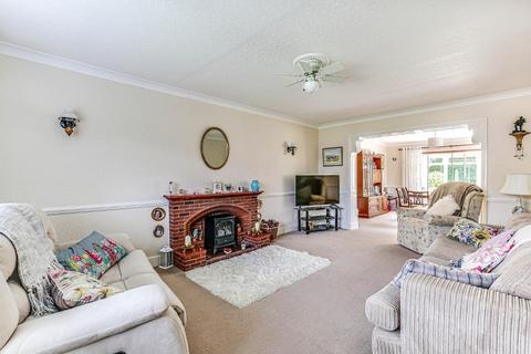 2 bedroom bungalow for sale, Parsonage Close, Warlingham, Surrey, CR6 9EN