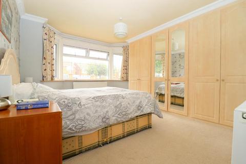 3 bedroom bungalow for sale, Stoneygate Road, Challney, Luton, Bedfordshire, LU4 9TL