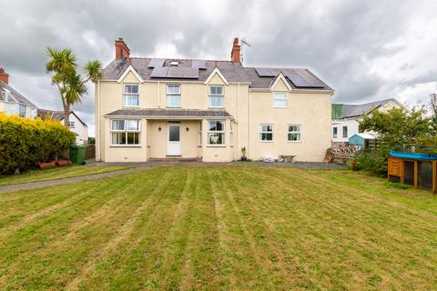 5 bedroom detached house for sale, Amlwch Road, Benllech, Isle of Anglesey, LL74