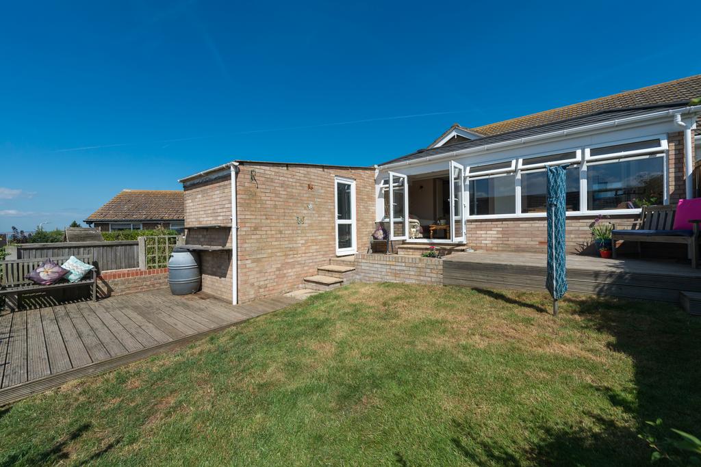 Shamrock Avenue, Whitstable 2 bed semidetached bungalow for sale £