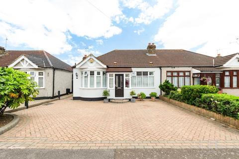 2 bedroom bungalow for sale, Aldborough Road, Upminster