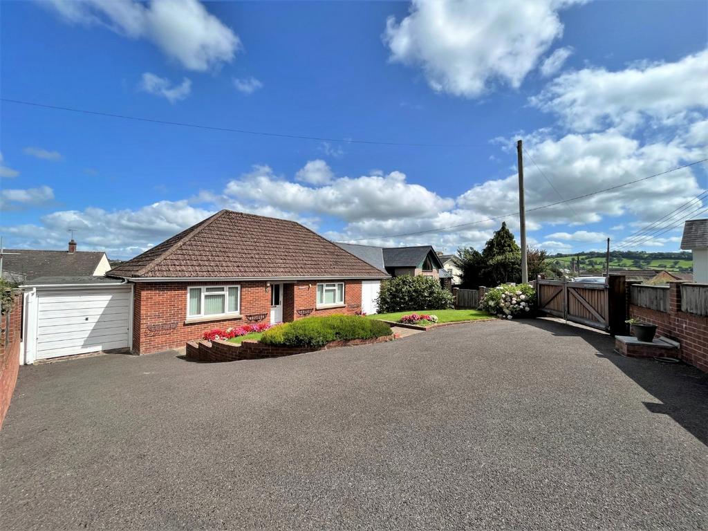 Rackenford Road, Tiverton, Devon, EX16 2 bed bungalow for sale £395,000