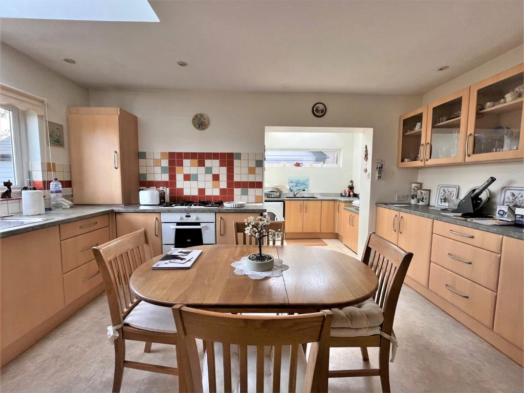 Rackenford Road, Tiverton, Devon, EX16 2 bed bungalow for sale £395,000