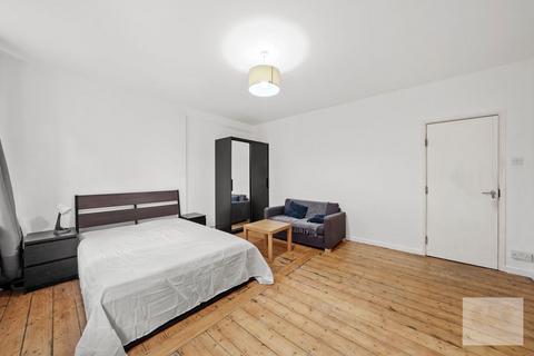 4 bedroom apartment to rent, Redman House, Portpool Lane, London