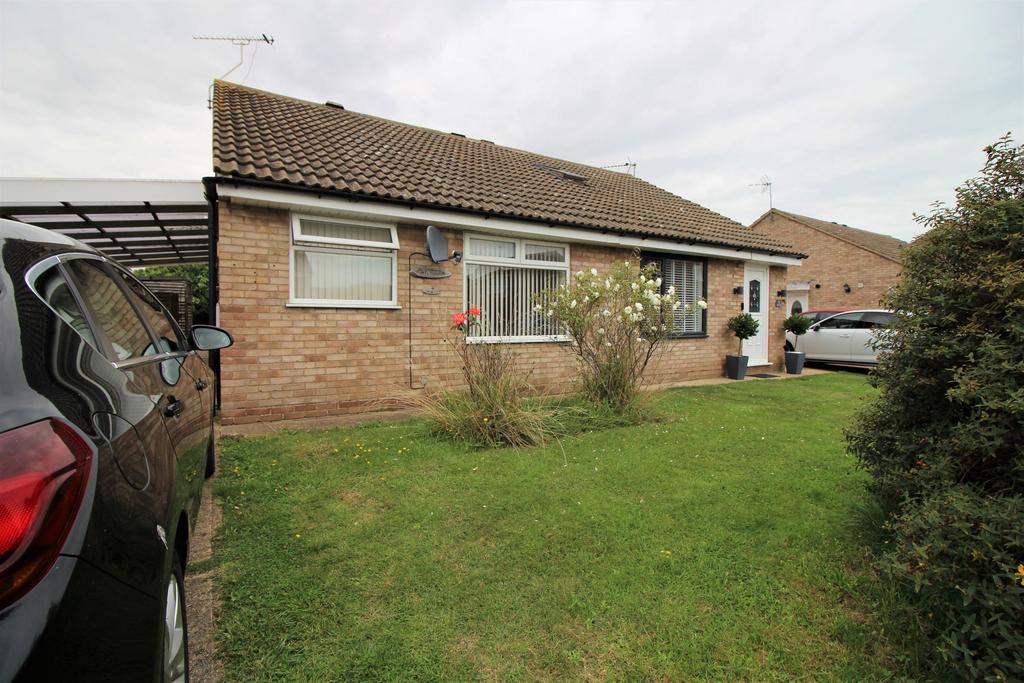 Lambourne Close, ClactononSea 2 bed bungalow £925 pcm (£213 pw)