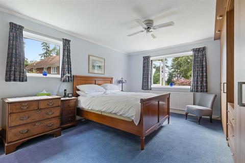 Brambledown, 3 Dene Close, Haslemere, GU27 2PU