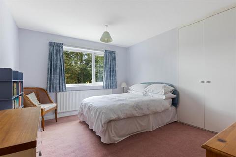 Brambledown, 3 Dene Close, Haslemere, GU27 2PU