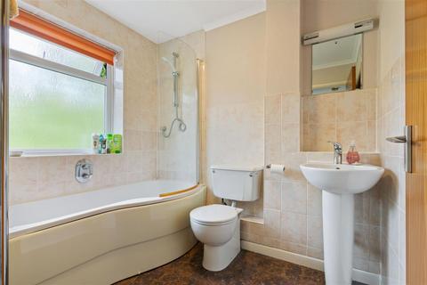 Brambledown, 3 Dene Close, Haslemere, GU27 2PU
