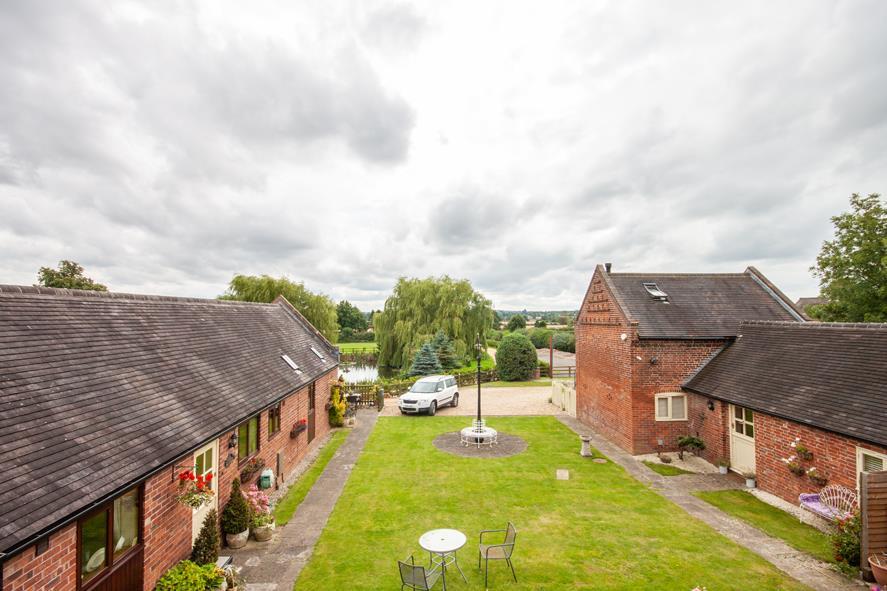 COMMUNAL GARDEN &amp; VIEWS