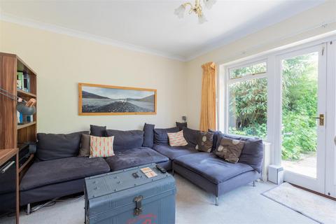 2 Harpsden Road, Henley-on-thames, RG9 1EF
