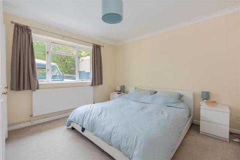 2 Harpsden Road, Henley-on-thames, RG9 1EF