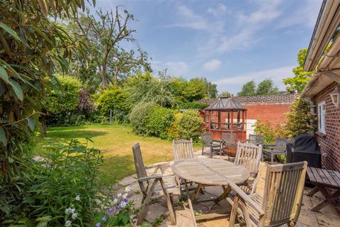 2 Harpsden Road, Henley-on-thames, RG9 1EF