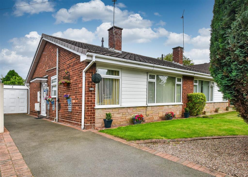 10 Wombourne Road, Swindon, Dudley 2 bed semidetached bungalow for