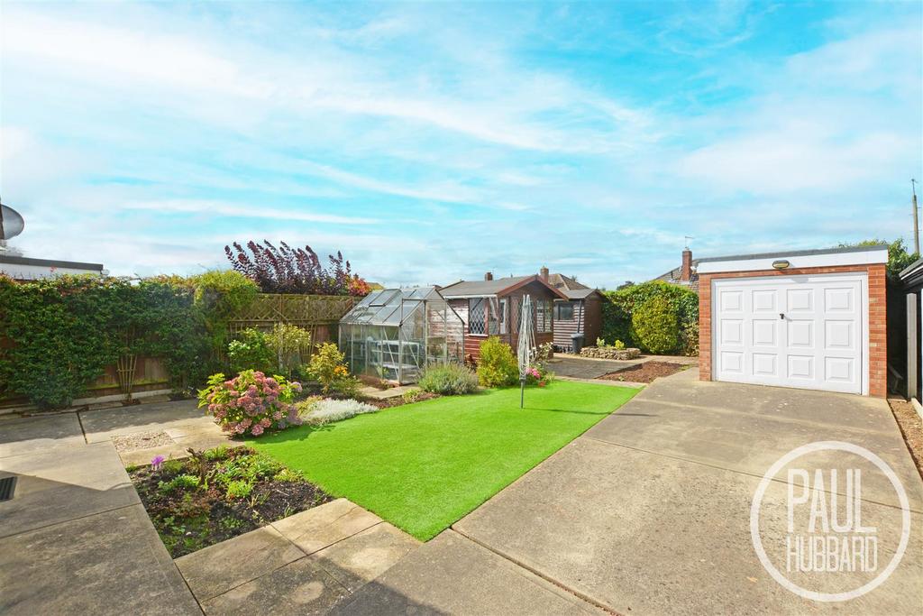 Highland Way, Oulton Broad, NR33 3 bed semidetached bungalow for sale