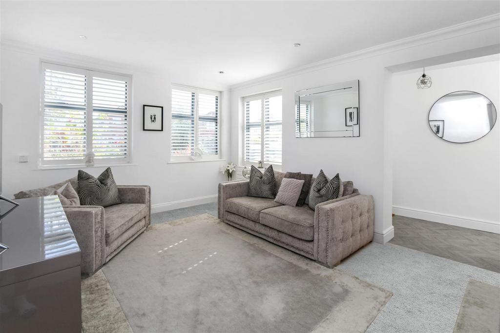 Greenway, Chislehurst 3 bed end of terrace house for sale £550,000