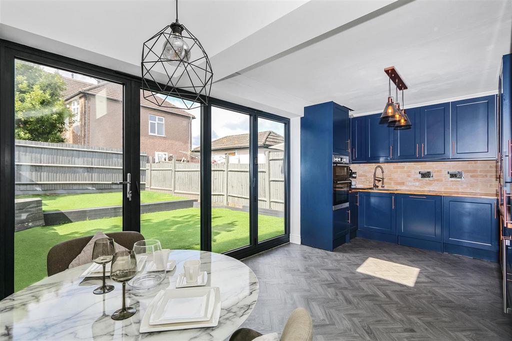 Greenway, Chislehurst 3 bed end of terrace house for sale £525,000