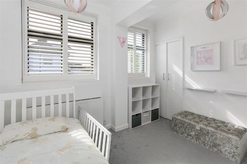 93 Greenway, Chislehurst, BR7 6JG