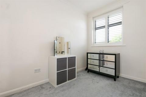 93 Greenway, Chislehurst, BR7 6JG
