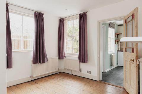 3 bedroom house to rent, Albion Road, Reigate - PERIOD FEATURES
