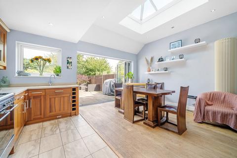 12 Trevor Close, Bromley, BR2 7NS