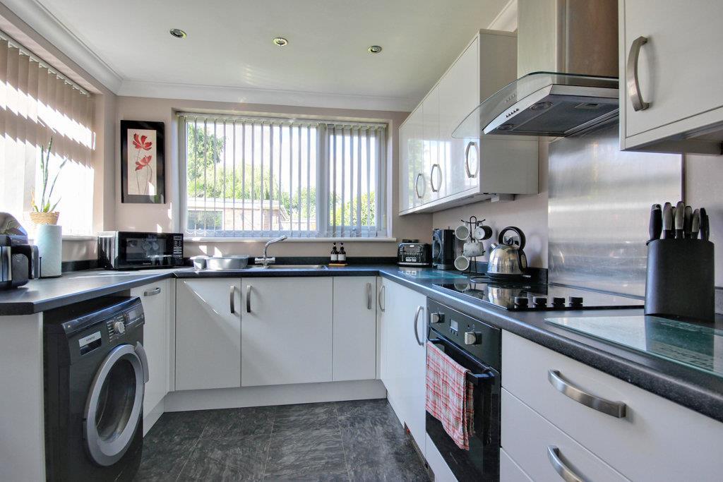 Hazelbarrow Drive, Willerby, Hull 3 bed semidetached house for sale