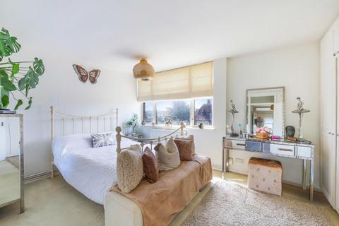 7a Stoneleigh Broadway, Epsom, KT17 2JA