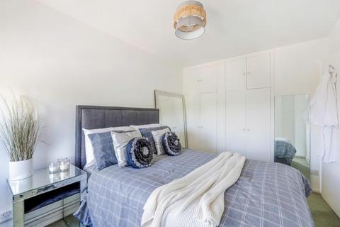 7a Stoneleigh Broadway, Epsom, KT17 2JA