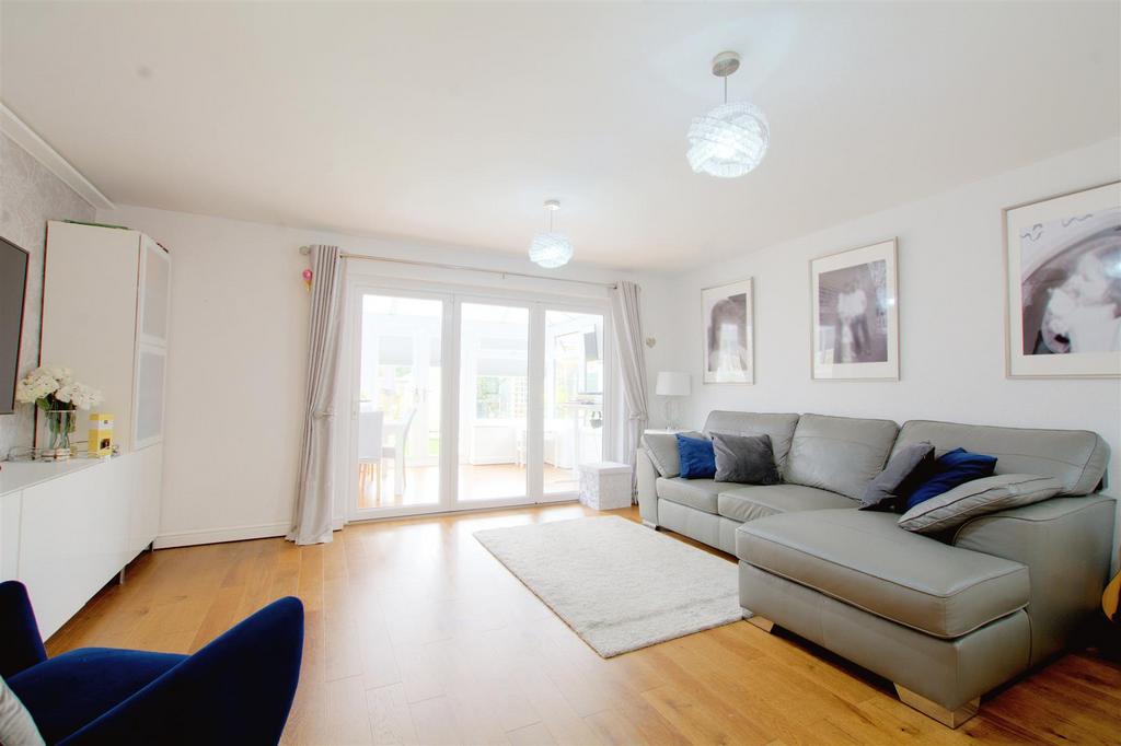 Lounge/Sitting Room
