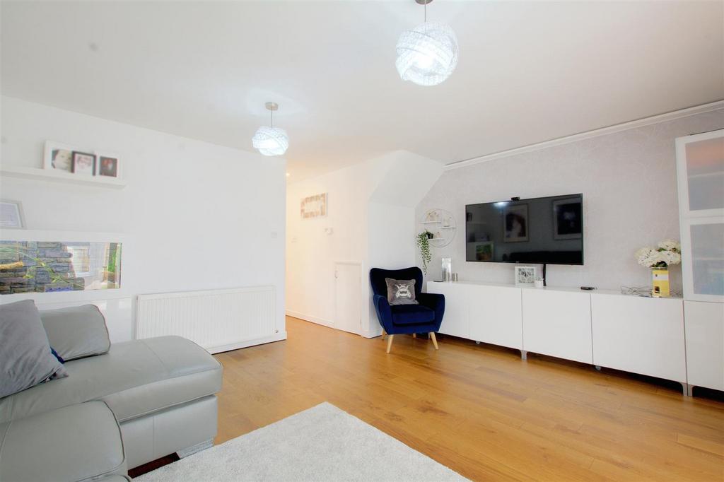 Lounge/Sitting Room
