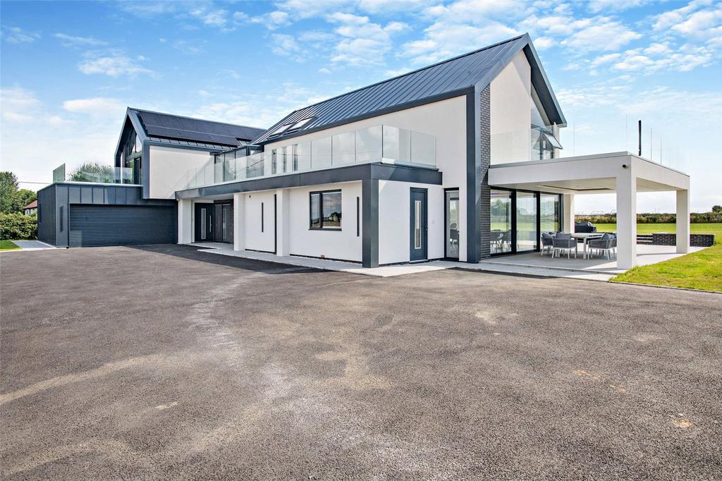 Bow Street, Great Ellingham, Attleborough, Norfolk, NR17 3 bed detached