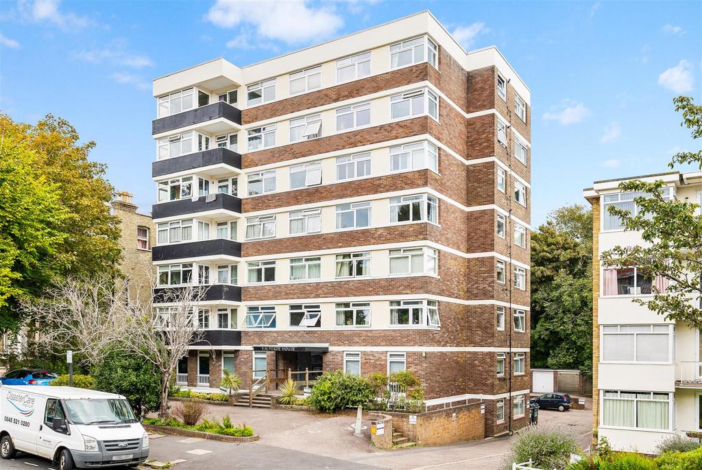 Eaton Gardens, Hove 2 bed apartment for sale £350,000